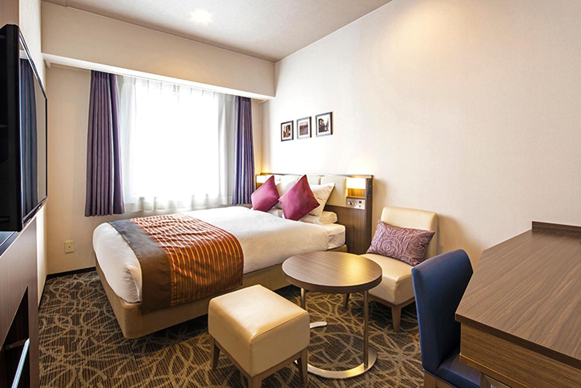 Standard Queen Room Non-Smoking House Keeping is Optional Additional Cost