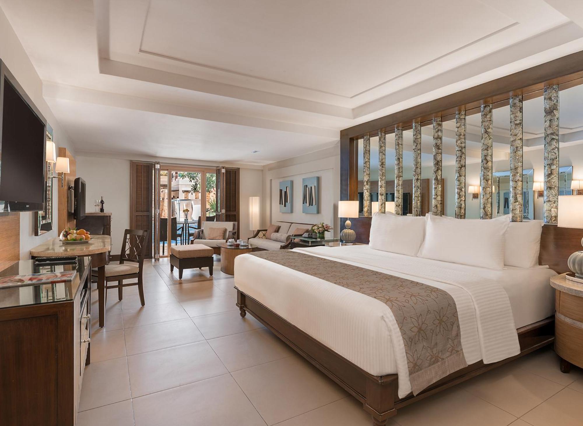 Junior Suite with Pool Access