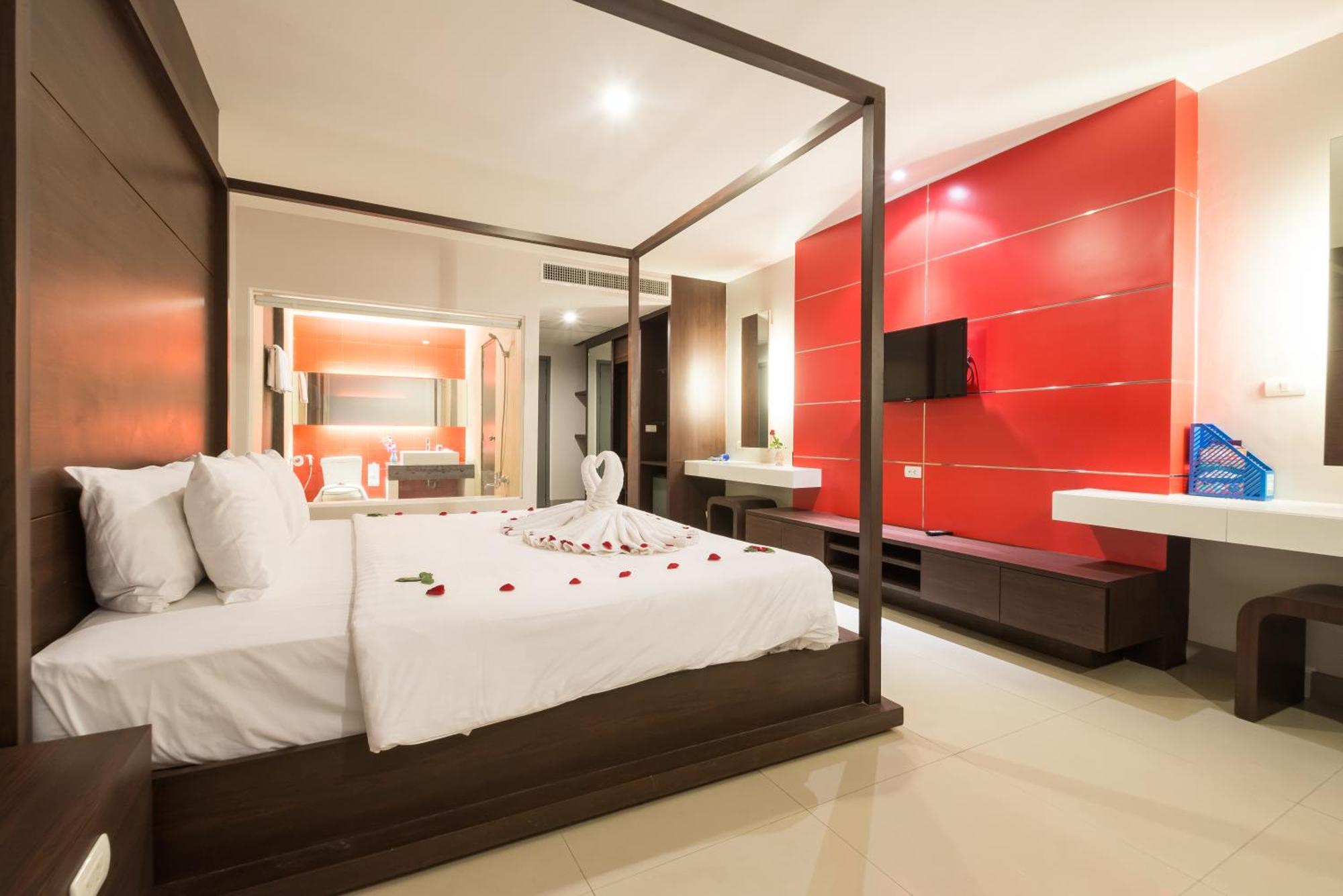 Premier Double Room with Bathtub,835162370:JPEG