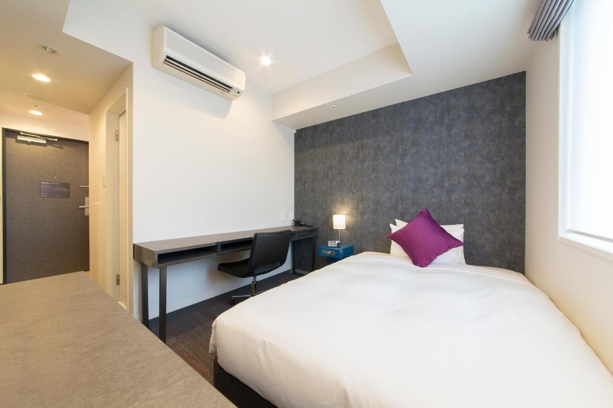 Moderate Semi Double -Non-Smoking,704071504:JPEG