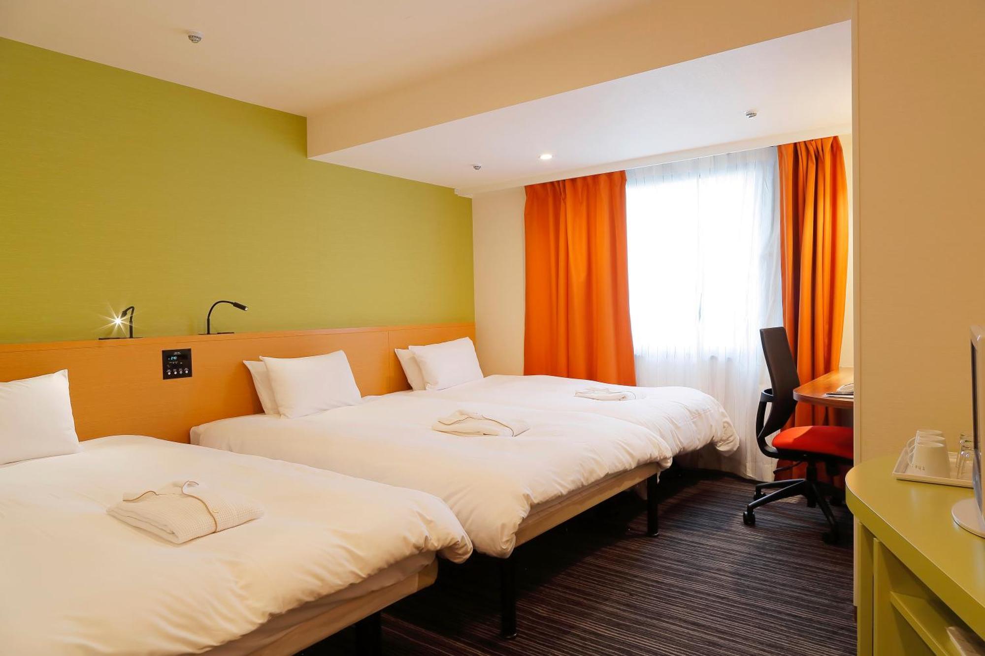 Habitación Doble Deluxe con cama supletoria y ducha (3 adultos) - 2 camas - No fumadores