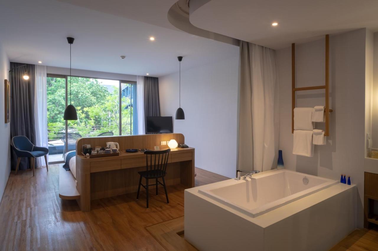 Deluxe Room,1589289160:JPEG