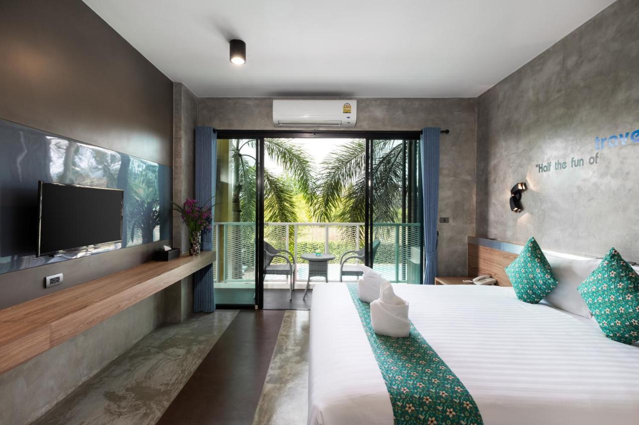 Quarto Duplo Superior com Vista para a Piscina