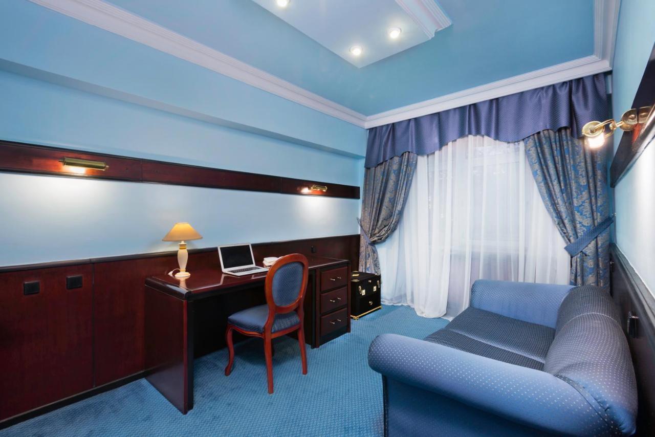 Suite,943979911:JPEG