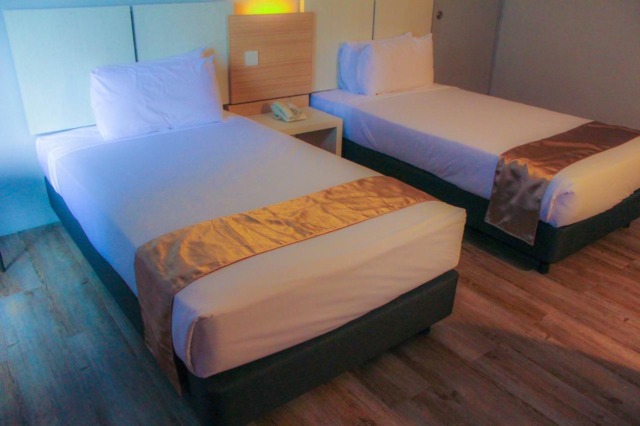 Superior Seaview,784132239:JPEG