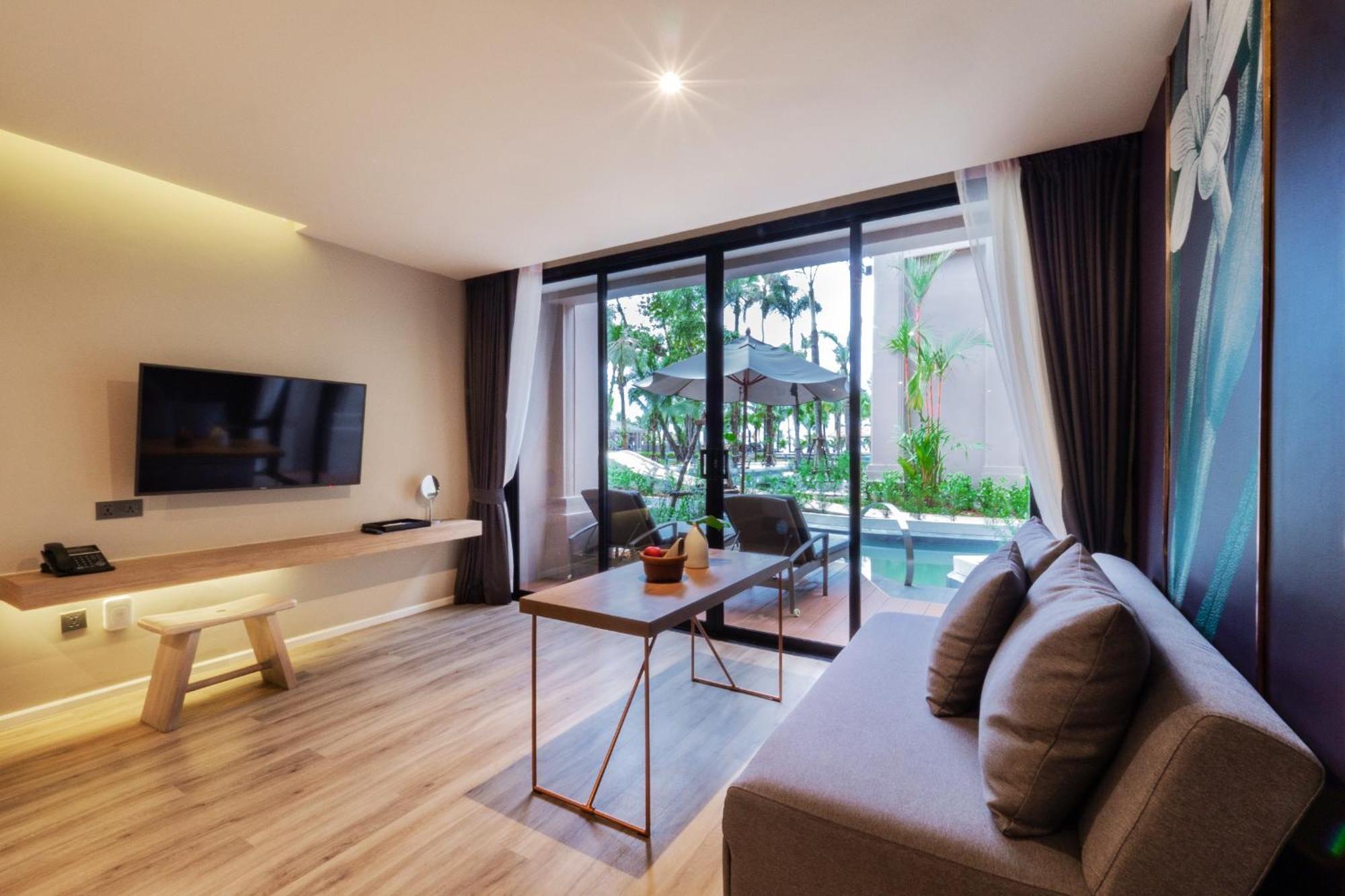 Grand Pool Access