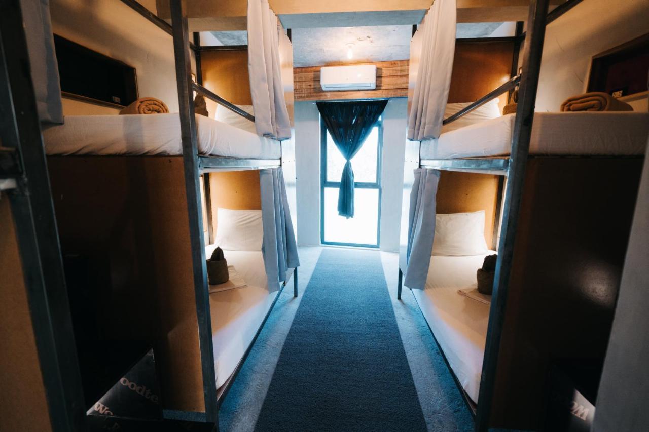 Bed in een Gemengde Slaapzaal met 6 Bedden