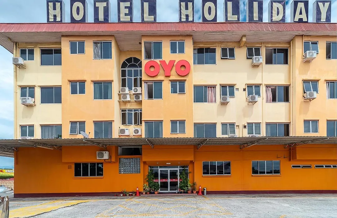 Oyo 89864 Hotel Holiday Park-1