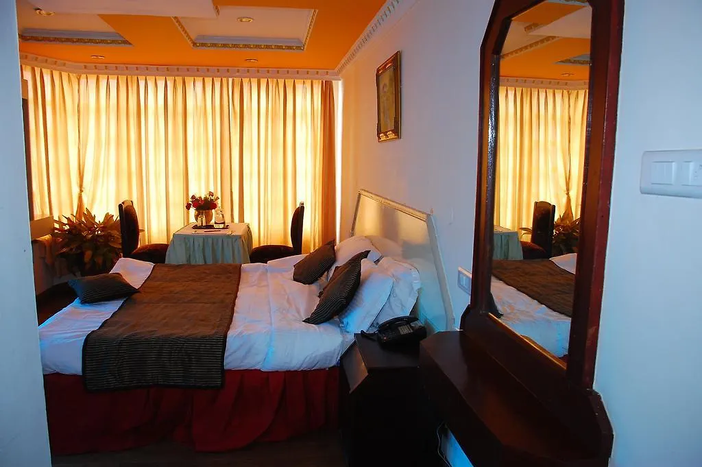 Hotel Gurupriya-1