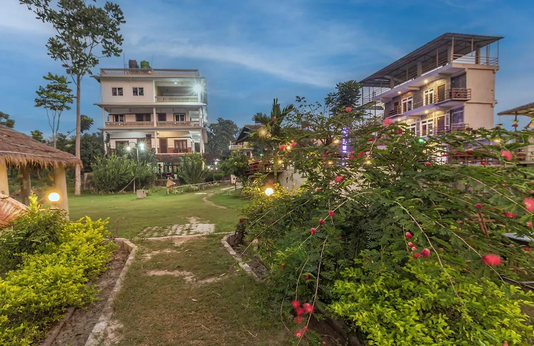 Hotel Riverside With Swimming Pool-1