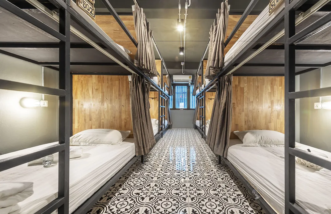 Sloth Hostel Don Mueang-1