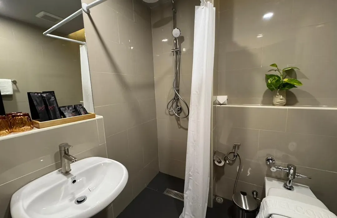 Manhattan Hotel Bangkok-1