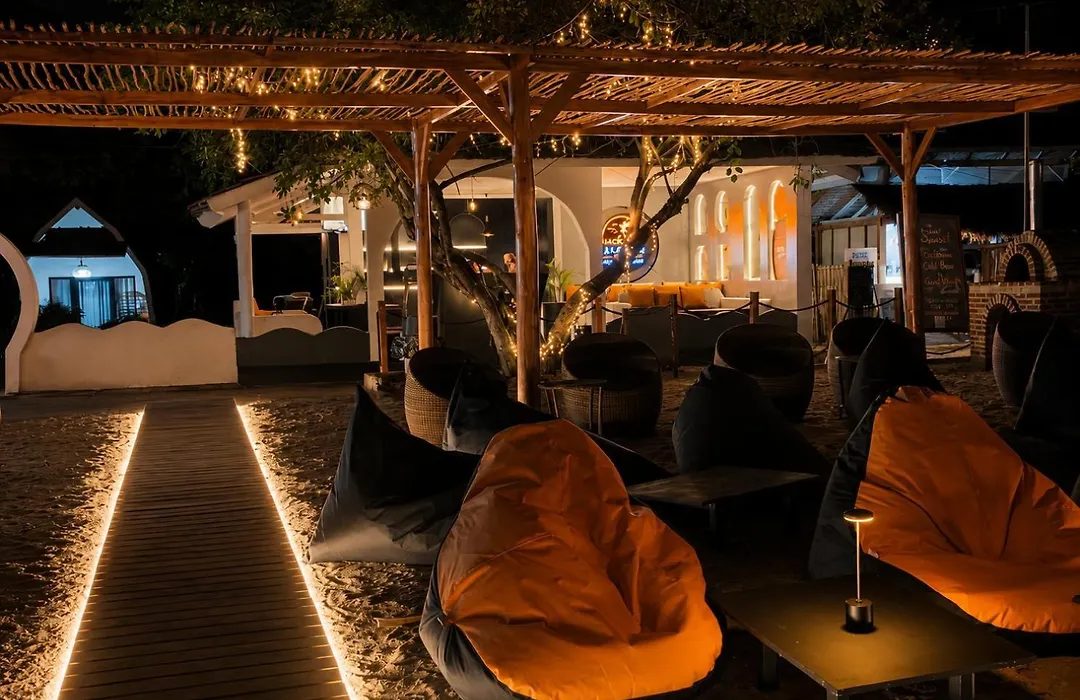 Jackies Gili Beach Club-1