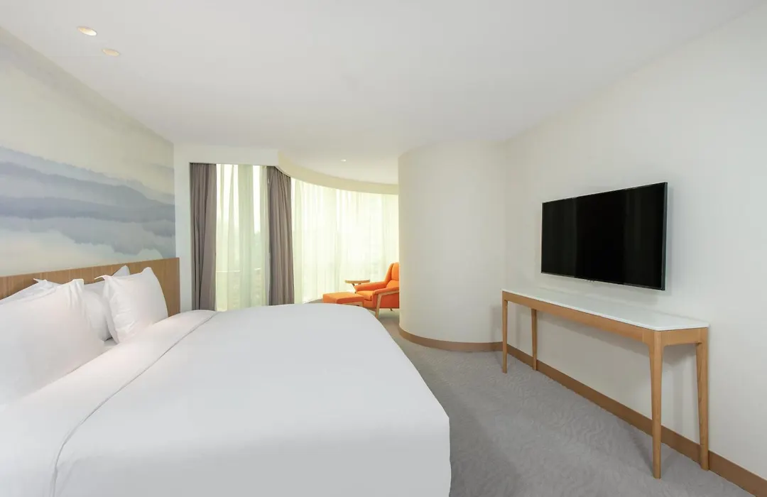 Crowne Plaza Zhuhai City Center By Ihg-1
