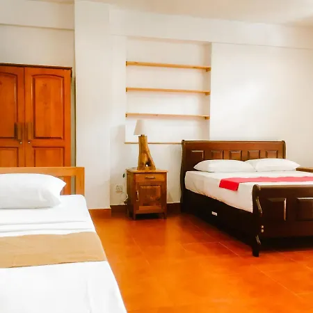 Colombo City Beds Rooms-2