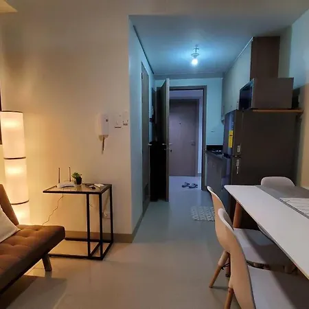 Shore 2 1Br Suite With Balcony Within Mall Of Asia Complex-2