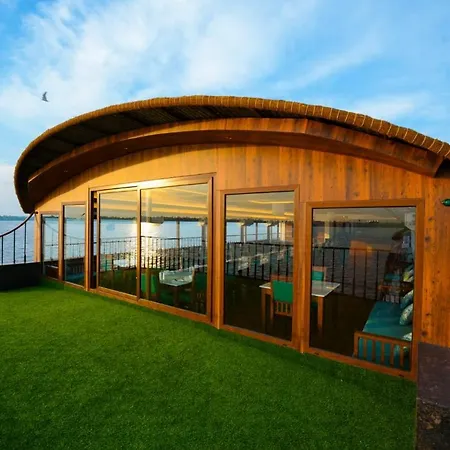 Beach Paradise Day Cruise Houseboat-2