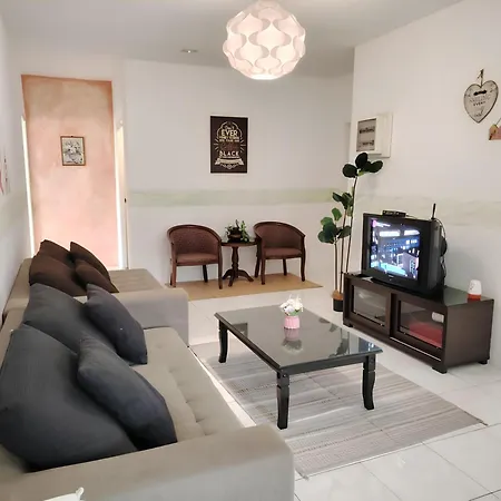 Natol Homestay - Kuching Home Penthouse Airport Road-2