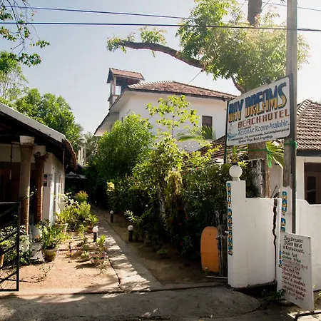 Bay Dreams Beach Hotel & Surf Camp-3