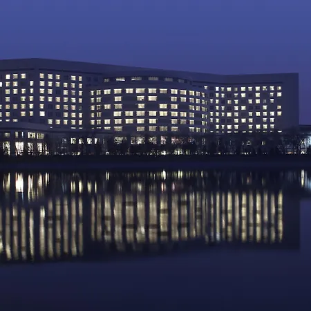Renaissance Tianjin Lakeview Hotel-3
