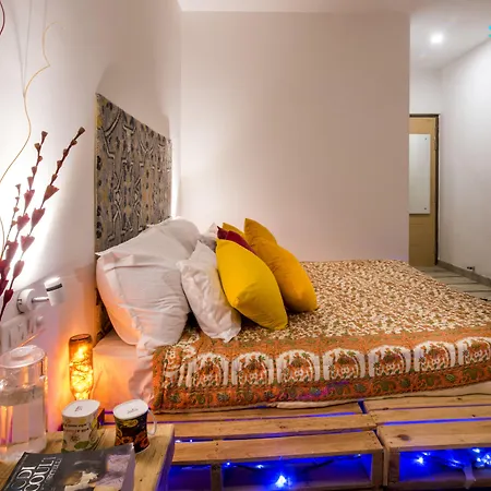 Gostops Agra - Rooms & Dorms-3