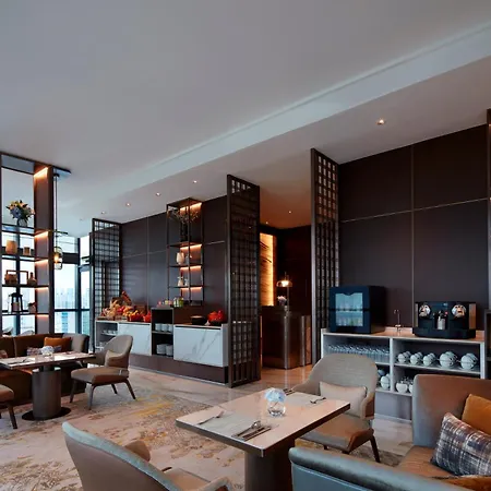 Momentus Hotel Alexandra-3