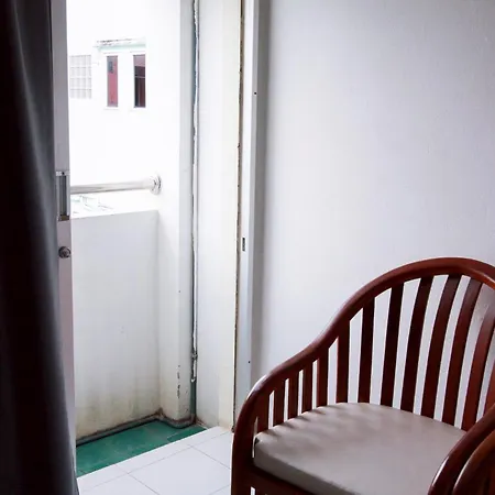 18 Coins Budget Hotel-3