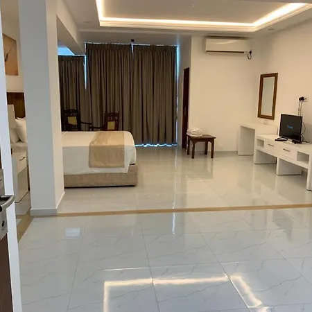 Lavinia Bay Beach Hotel-3