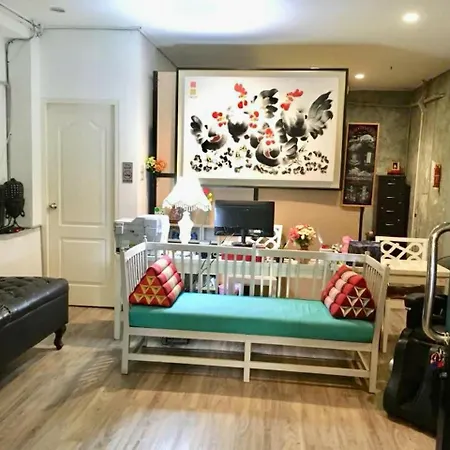 First 1 Boutique Hostel At Sukhumvit 1-2