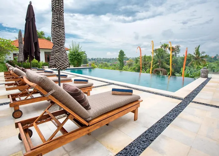 Luxury In Paradise Fabulous Staff At Lebah Villas Ubud Center