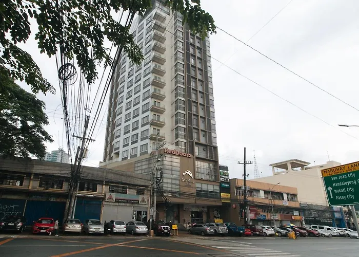 RedDoorz Premium @ West Avenue Quezon City