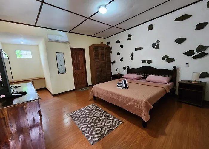 Tiptop Hotel, Resto And Delishop Panglao