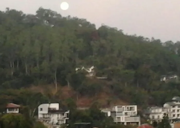 Majestic Tourist Hotel Kandy