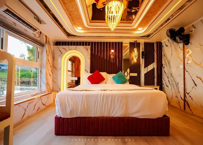 Beach Paradise Day Cruise Houseboat Alappuzha