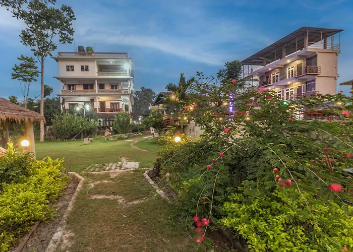 Hotel Riverside With Swimming Pool Sauraha