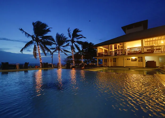 Catamaran Beach Hotel Negombo