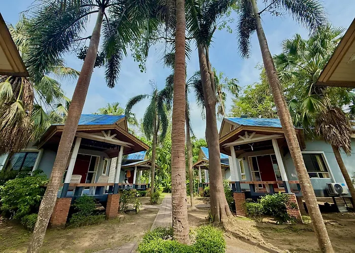 Lanta Palm Beach Resort , Beach Bungalow - Ko Lanta