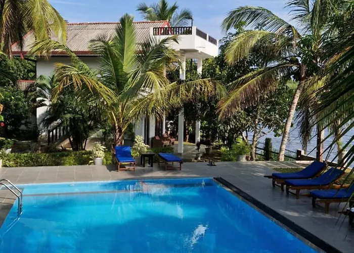 Hideaway Lodge
