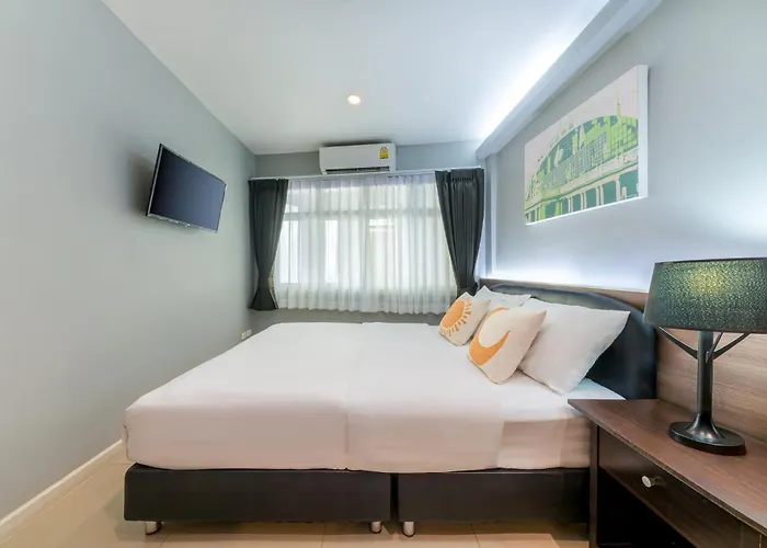 At Hua Lamphong Hotel Bangkok
