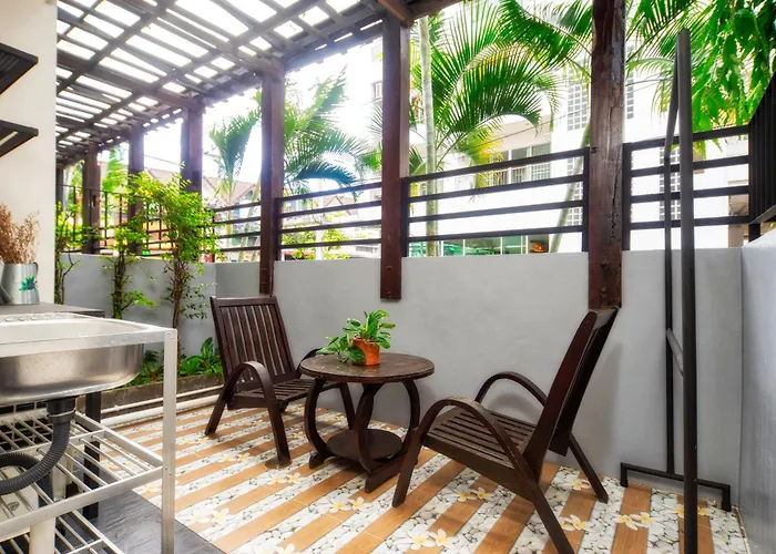 Ban Kong Rao Guesthouse - Quiet Santitham Oasis - Charming Garden & Mountain Views Chiang Mai
