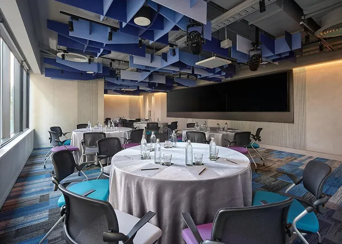 Aloft By Marriott Bangkok - Sukhumvit 11 Hotel