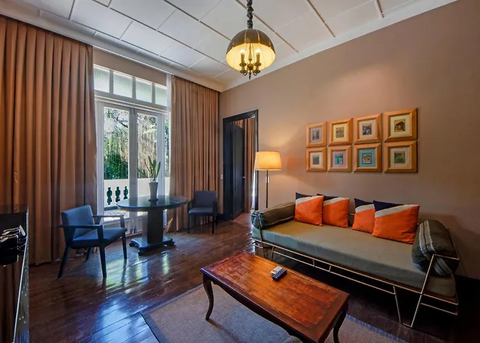 The Henry Hotel Manila