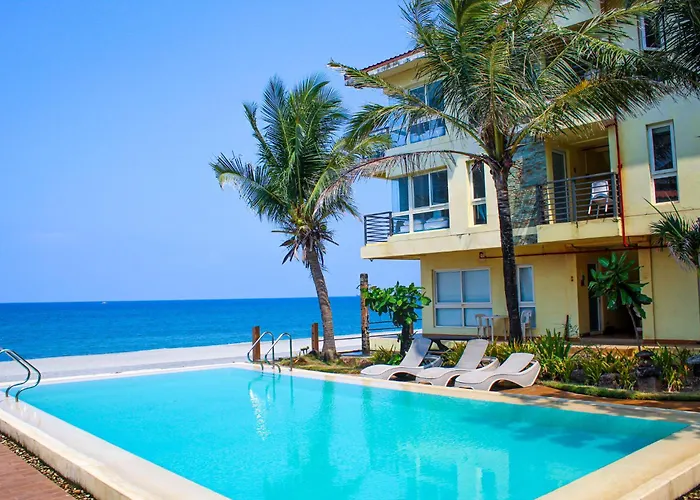 Brisa Marina Beach Resort Powered By Cocotel Morong 
