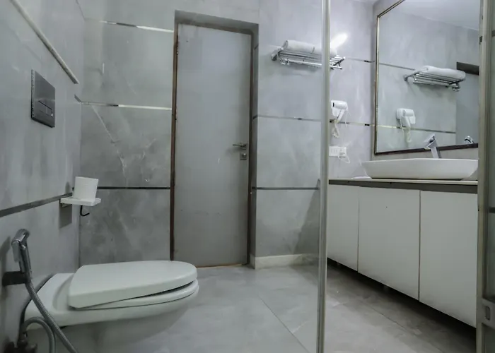 Red Rose Homestay - Rooms With Kitchenette