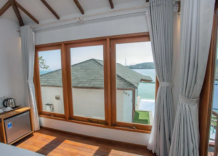 Hotel Indigo Blue Ceningan Nusa Lembongan