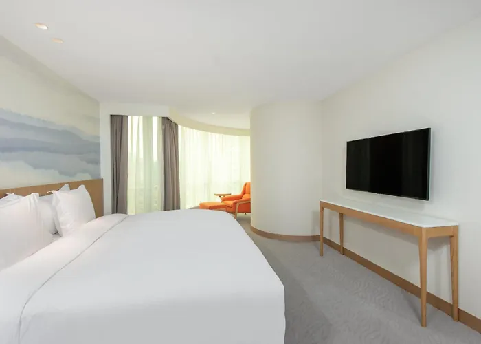 Crowne Plaza Zhuhai City Center By Ihg