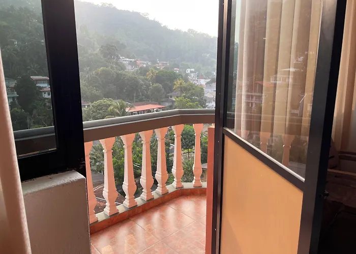 Majestic Tourist Hotel Kandy
