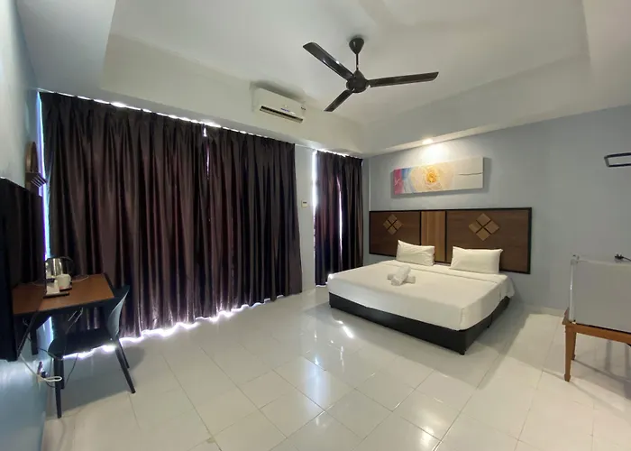 Leisure Cove Hotel And Apartments