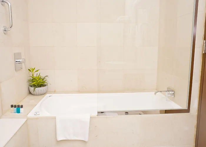 Ocean Edge Suites & Hotel Colombo