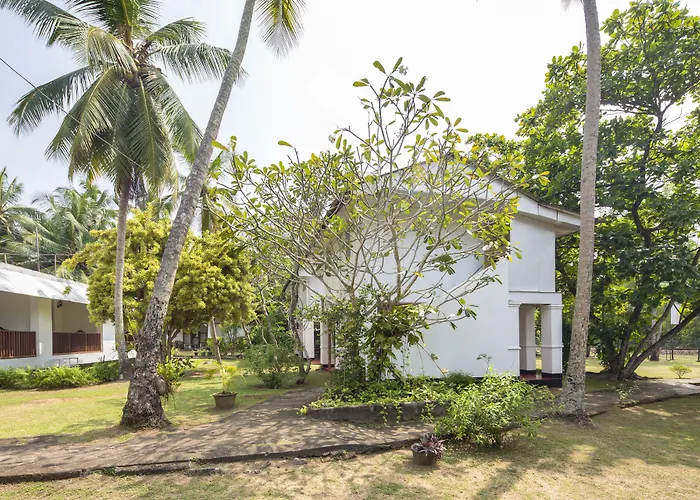 Palm Beach Inn & Sea Shells Cabanas Bentota